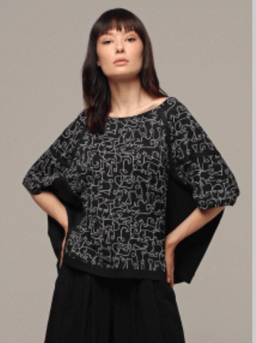 Ozai N Ku Abstract Top Black Short Sleeve T Shirt Black White Womens Size Large